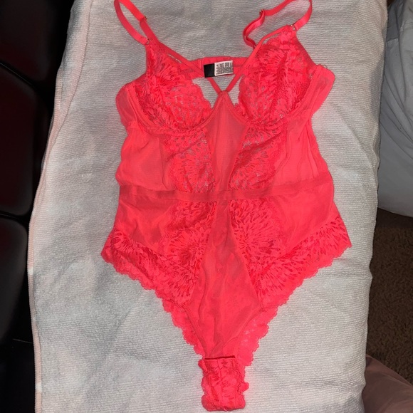 The Escanté Collection Neon pink lingerie - Picture 1 of 5